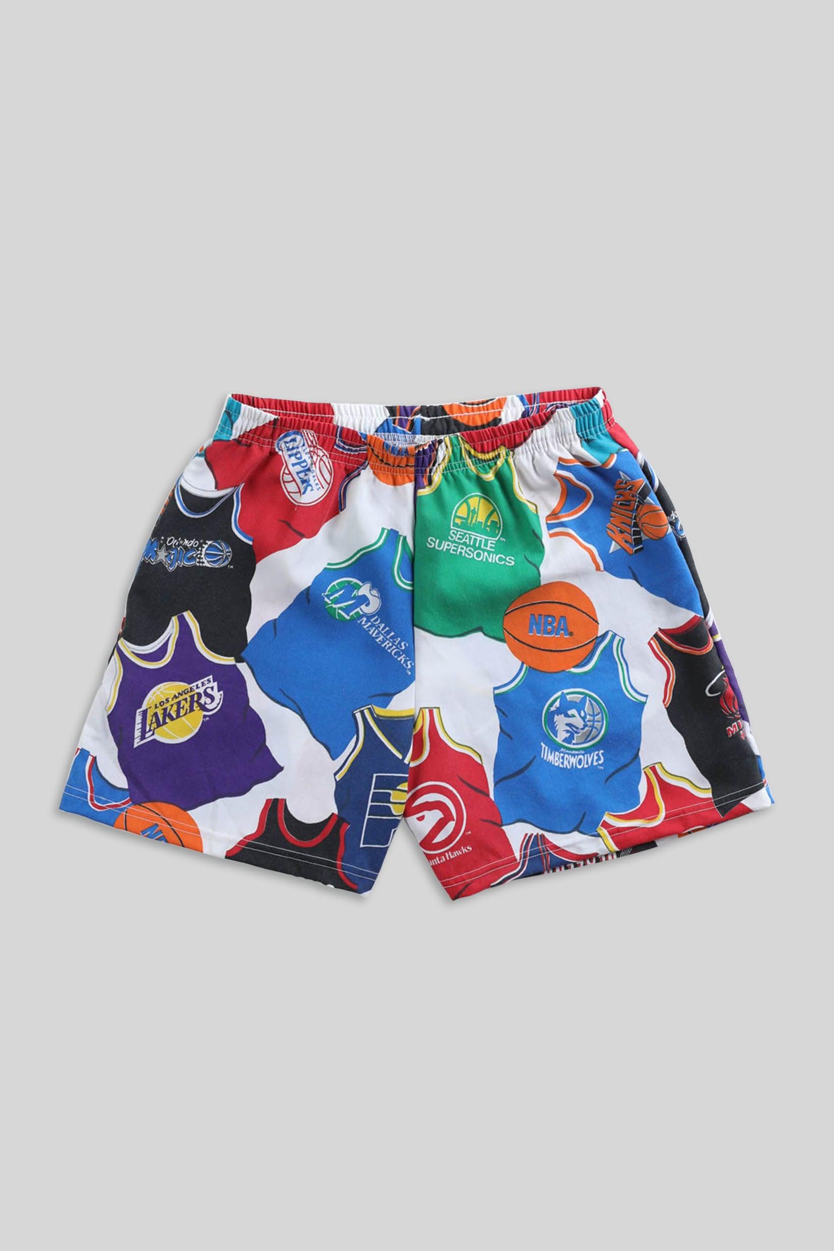 Vintage Seattle Sonics NBA hoodie. Measures XS